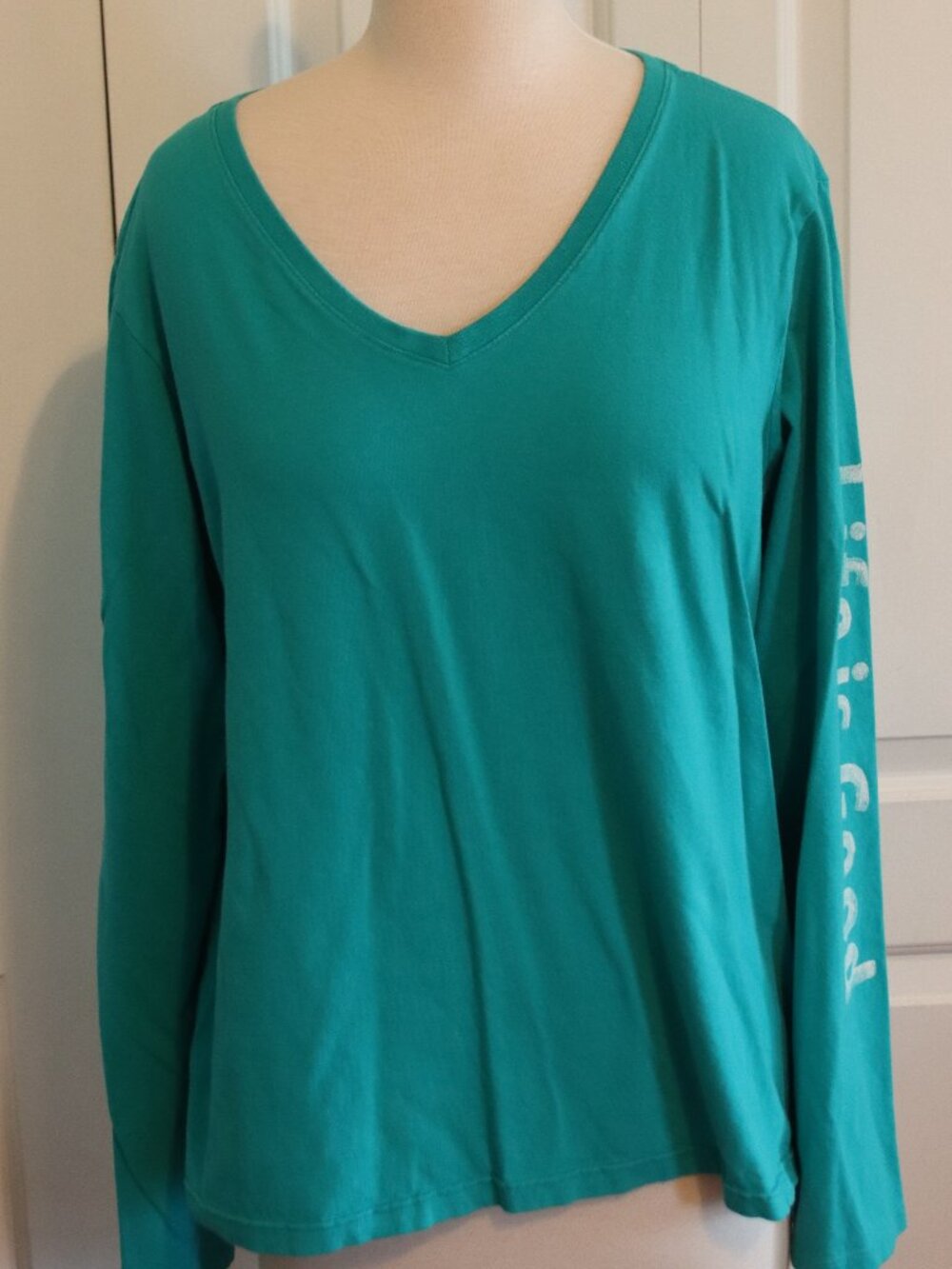 Life Is Good V-Neck Long Sleeve Crusher Tee Life is Good Sleeve Graphic Size Lrg
